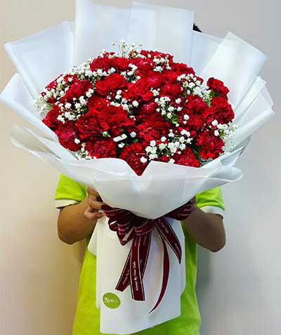 Bó hoa cẩm chướng đỏ tặng giáng sinh