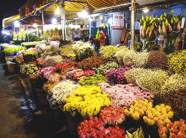 Một góc chợ hoa hồ thị kỷ