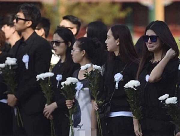 Tác phong đúng chuẩn khi đi viếng đám tang