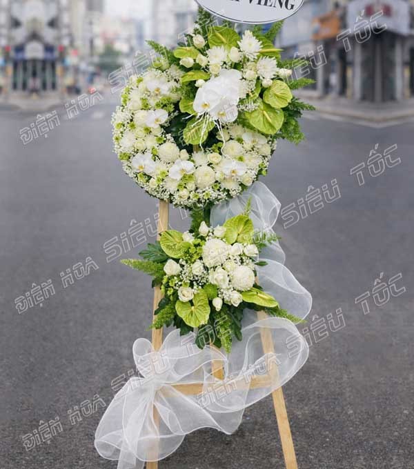 Lựa chọn các loại hoa có độ bền cao để cắm giúp kệ hoa tươi lâu hơn