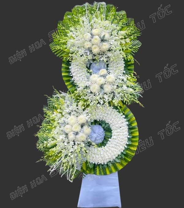 Nếu người mất là cấp trên hoặc lãnh đạo doanh nghiệp, nên ưu tiên các mẫu hoa có quy mô lớn hơn một chút